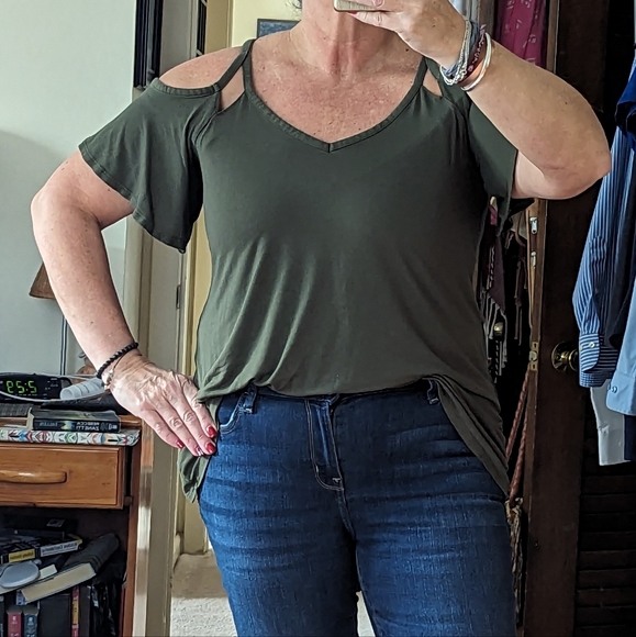 A.N.A peekaboo dark olive green top in size L - Picture 3 of 5